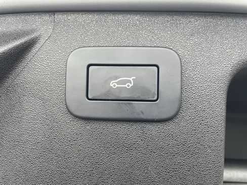 Certified 2024 Land Rover Discovery Sport S image 37