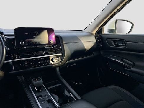 Used 2024 Nissan Pathfinder SV image 22