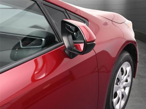 Used 2022 Toyota Corolla LE image 9