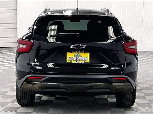 Used 2025 Chevrolet Trax ACTIV w/ Sunroof Package FWD image 5