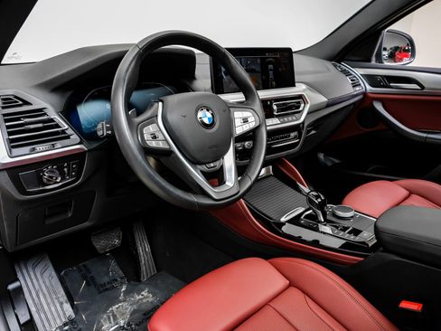 Used 2025 BMW X4 xDrive30i w/ Premium Package image 3