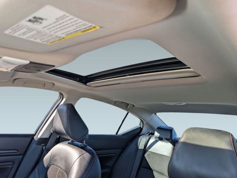 Used 2021 Nissan Altima 2.5 SR w/ SR Premium Package image 15