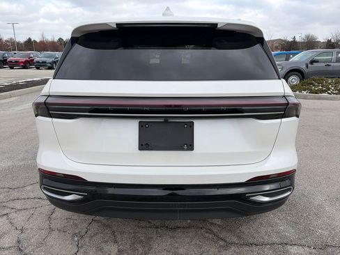 Used 2025 Lincoln Nautilus Premier image 6