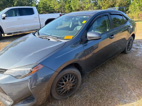 Used 2019 Toyota Corolla L FWD image 3