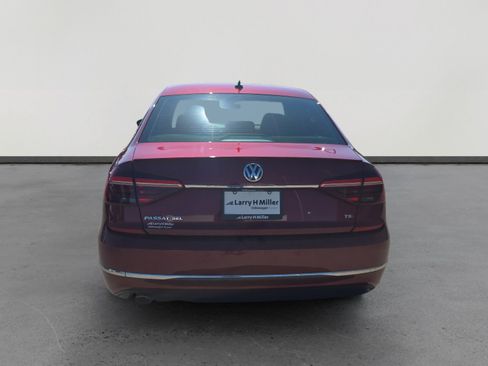 Used 2018 Volkswagen Passat 2.0T SEL Premium FWD image 4