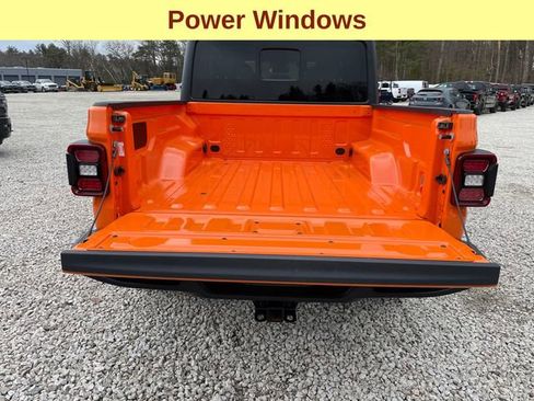 Used 2025 Jeep Gladiator Mojave AWD/4WD image 11