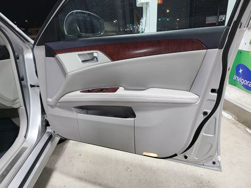 Used 2011 Toyota Avalon Limited FWD image 14