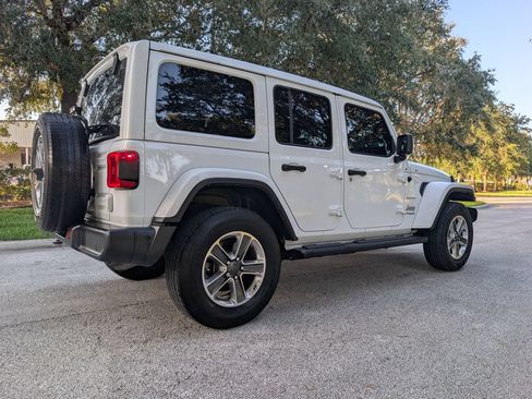 Used 2021 Jeep Wrangler Unlimited Sahara AWD/4WD image 9