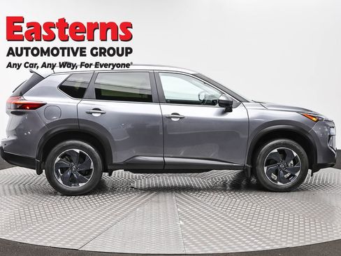 Used 2024 Nissan Rogue SV AWD/4WD image 4