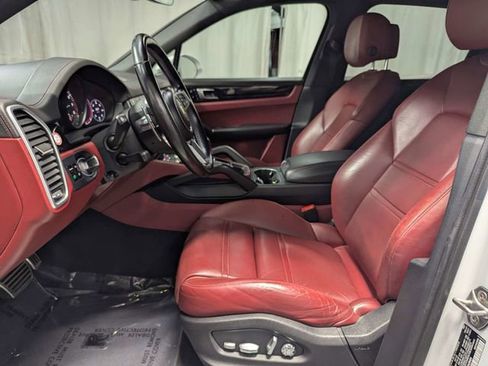 Used 2021 Porsche Cayenne S image 10