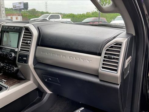 Used 2017 Ford F250 Lariat w/ Lariat Ultimate Package AWD/4WD image 24