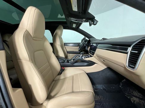 Used 2022 Porsche Cayenne GTS image 19