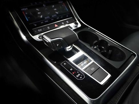 Used 2022 Audi Q7 Premium w/ Convenience Package image 27