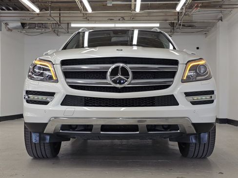 Used 2015 Mercedes-Benz GL 450 4MATIC image 3