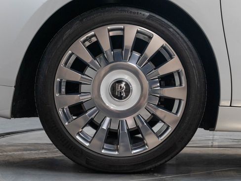 Used 2019 Rolls-Royce Phantom Sedan RWD image 45