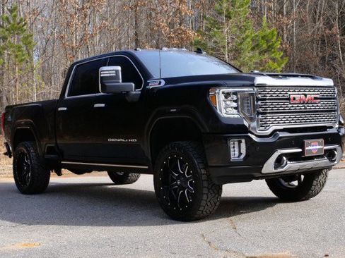 Used 2023 GMC Sierra 2500 Denali w/ Denali Black Diamond Edition image 4