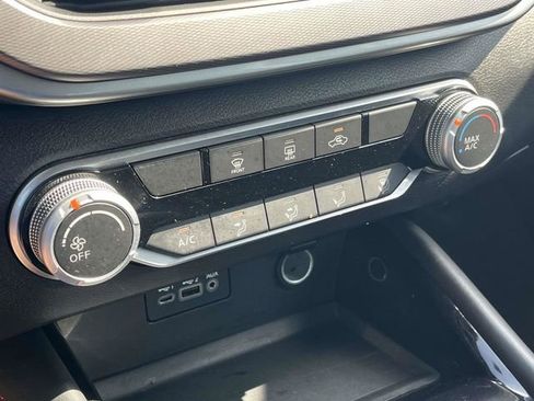 Used 2024 Nissan Altima 2.5 SR FWD image 29