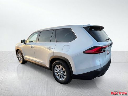 Certified 2024 Toyota Grand Highlander FWD image 3