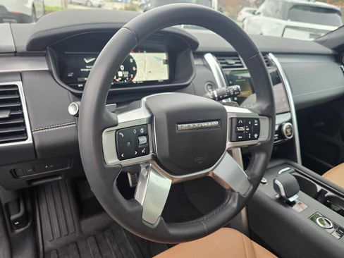 Certified 2025 Land Rover Discovery Dynamic SE image 27