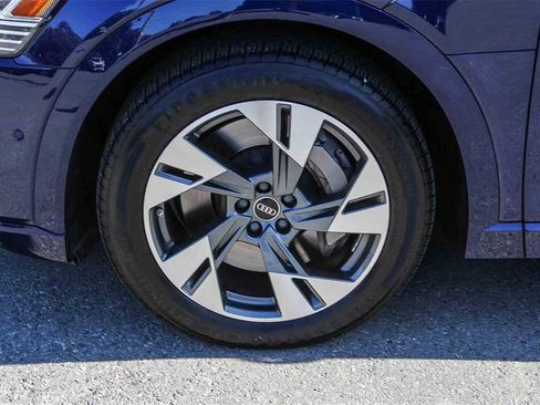 Used 2022 Audi e-tron Premium Plus w/ Premium Plus Package image 9