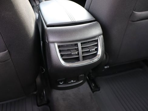 Used 2018 Chevrolet Malibu LT image 36