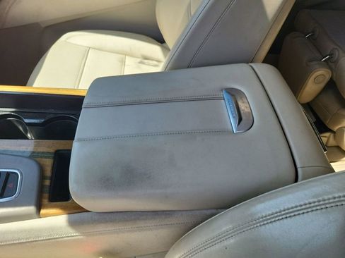 Used 2021 Cadillac Escalade Premium Luxury Platinum RWD image 23