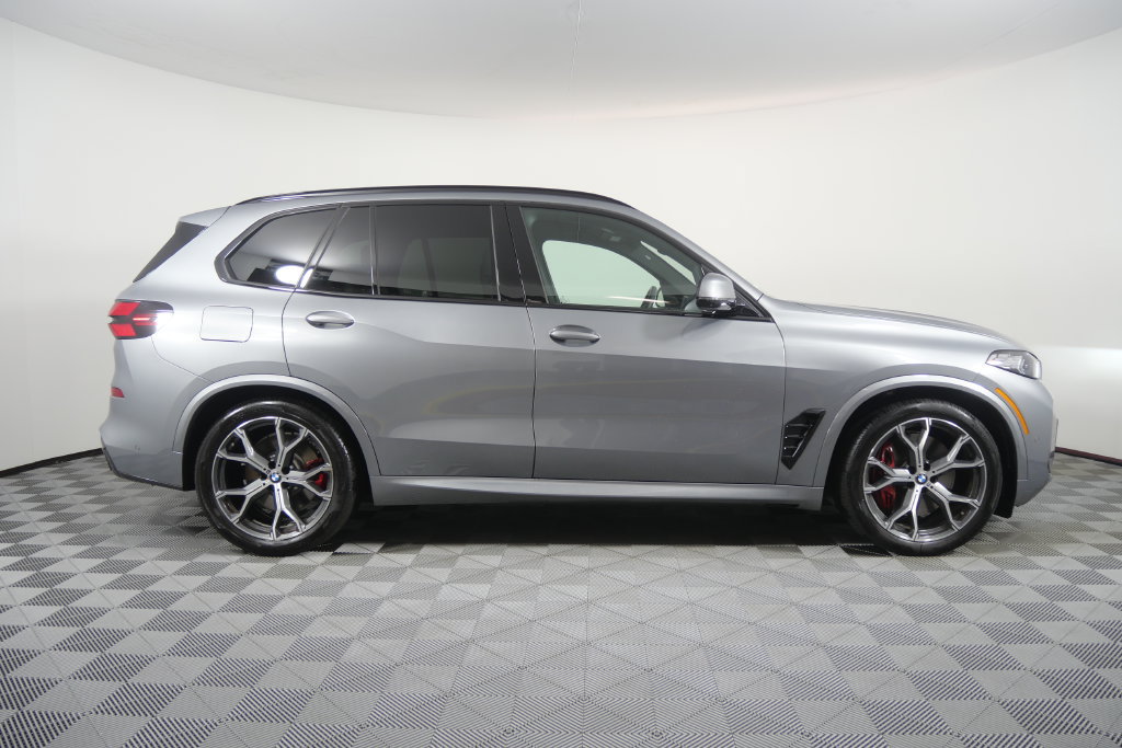 Certified 2026 BMW X5 xDrive50e w/ M Sport Package AWD/4WD image 3