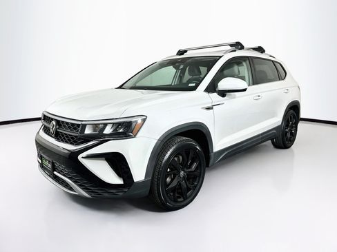 Used 2022 Volkswagen Taos SE AWD/4WD image 3
