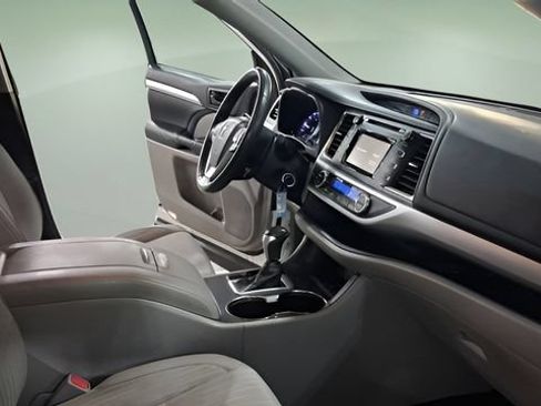 Used 2014 Toyota Highlander Plus AWD/4WD image 12