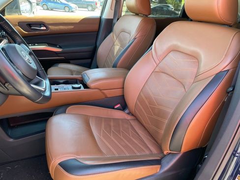 Certified 2023 Nissan Pathfinder Platinum w/ Black Appearance Package AWD/4WD image 7