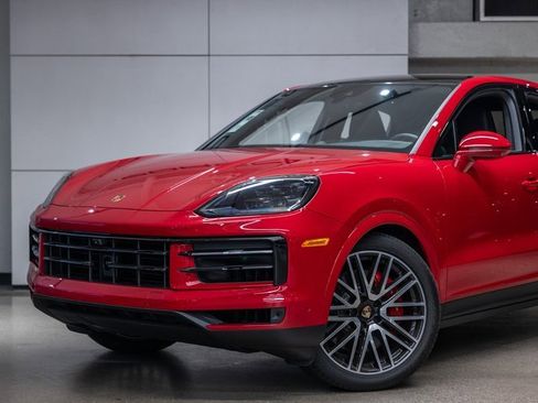 Used 2025 Porsche Cayenne S image 17
