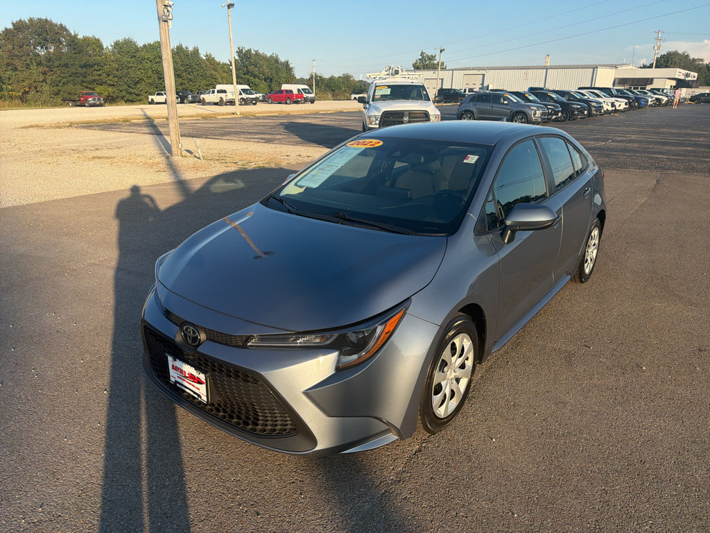 Used 2022 Toyota Corolla LE w/ Carpet Mat Package (TMS) FWD image 4