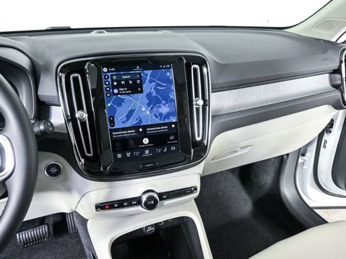 New 2026 Volvo XC40 B5 Plus w/ Protection Package Premier AWD/4WD image 12