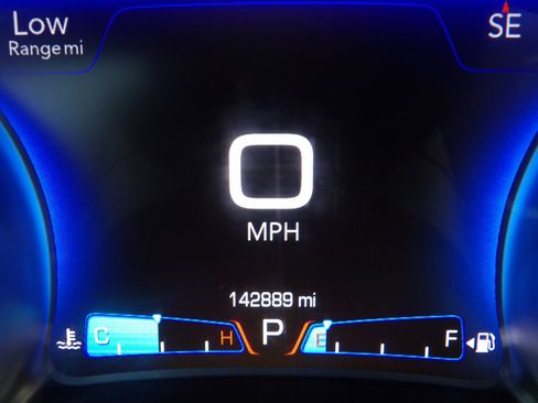 Used 2016 Chrysler 300 C image 31