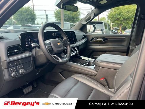 Used 2026 Chevrolet Suburban LT w/ Comfort Package AWD/4WD image 9