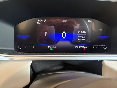 Used 2025 Volkswagen Taos SE image 34