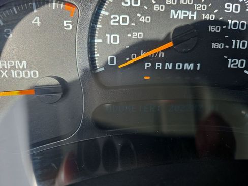 Used 2006 Chevrolet Silverado 2500 LT w/ Heavy-Duty Power Package image 15