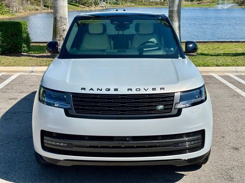 Used 2025 Land Rover Range Rover SE AWD/4WD image 2