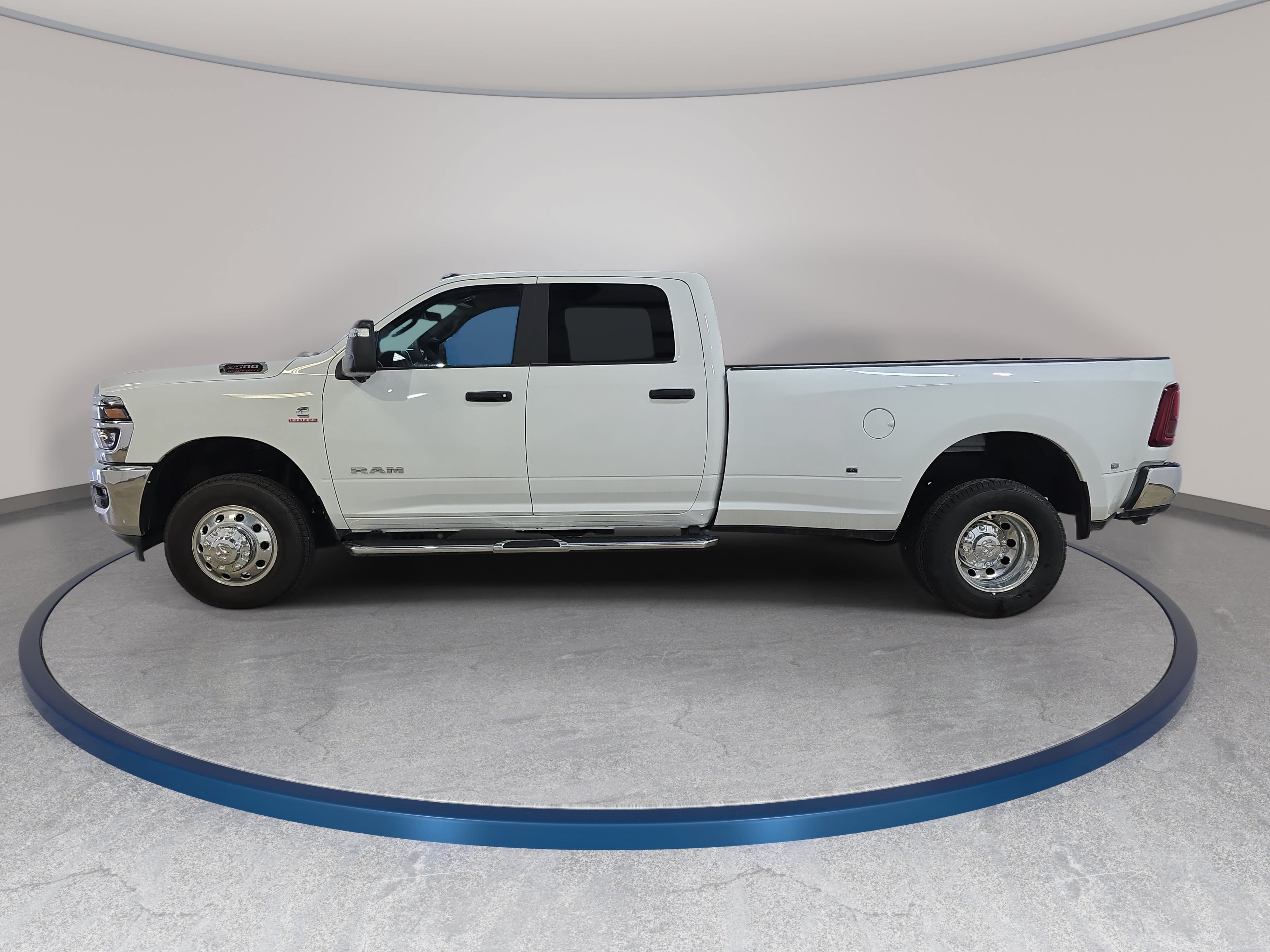 New 2026 RAM 3500 Big Horn AWD/4WD image 9