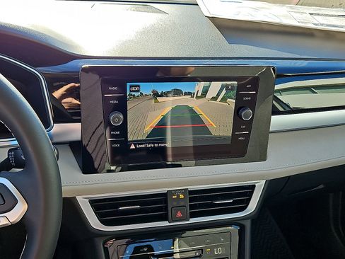 New 2026 Volkswagen Taos SE image 15