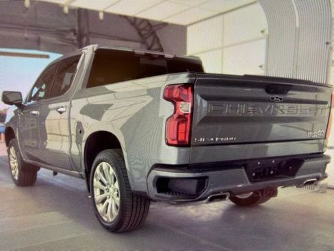 Used 2020 Chevrolet Silverado 1500 High Country w/ Technology Package AWD/4WD image 4