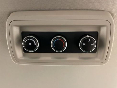 Used 2018 Dodge Grand Caravan SE w/ UConnect Hands-Free Group image 23