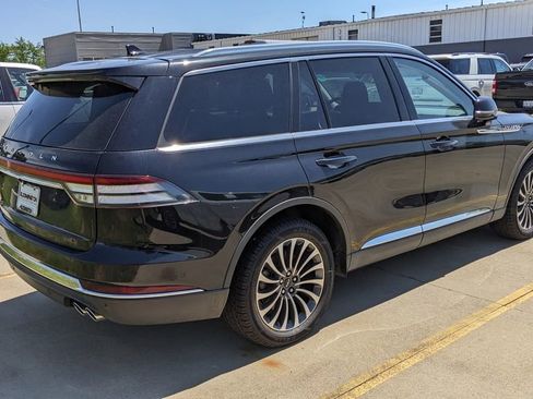 Used 2024 Lincoln Aviator Reserve AWD/4WD image 3