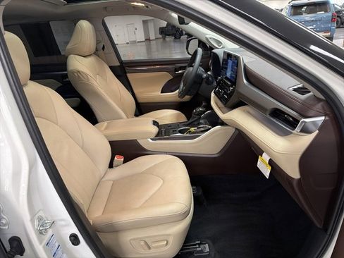 Certified 2021 Toyota Highlander Limited image 9