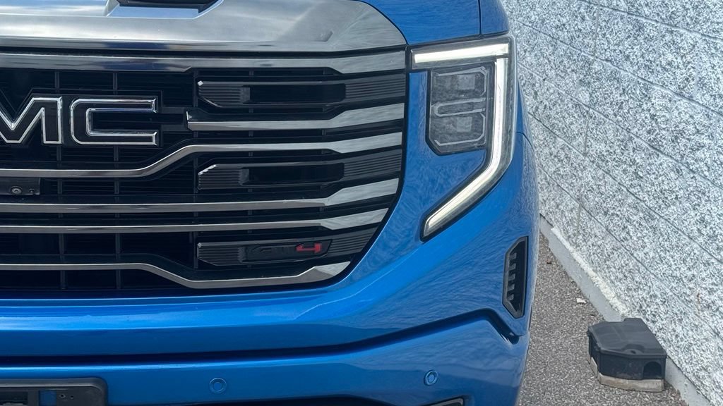Used 2023 GMC Sierra 1500 AT4 w/ Technology Package AWD/4WD image 10