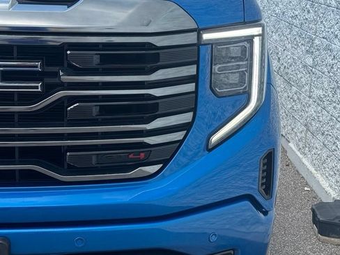 Used 2023 GMC Sierra 1500 AT4 w/ Technology Package AWD/4WD image 10