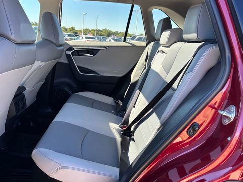 Used 2022 Toyota RAV4 Limited image 15