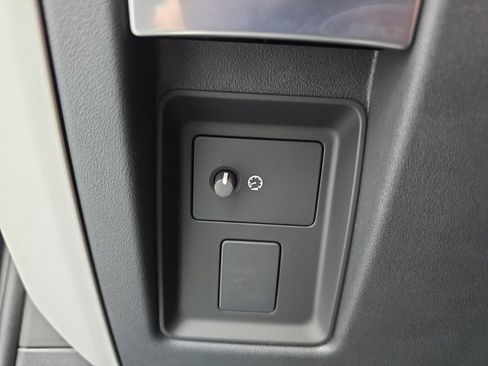 Certified 2024 Land Rover Defender 110 X-Dynamic SE image 26