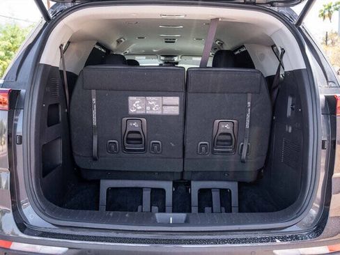 Used 2024 Kia Carnival EX FWD image 19