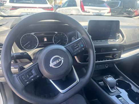Used 2024 Nissan Rogue SV AWD/4WD image 8